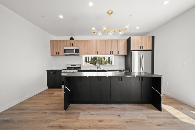 Foto del edificio - 6049 Craner Ave