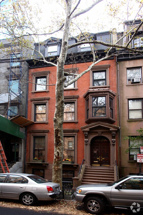 Primary Photo - 48 Remsen St
