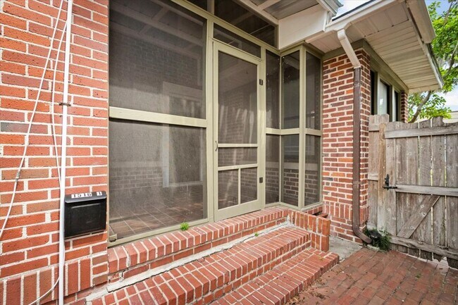 Foto del edificio - Beautiful Newly Renovated Studio in Ingleside Park!