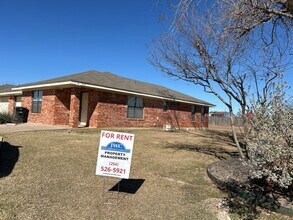 Building Photo - 915 McDaniel Cir