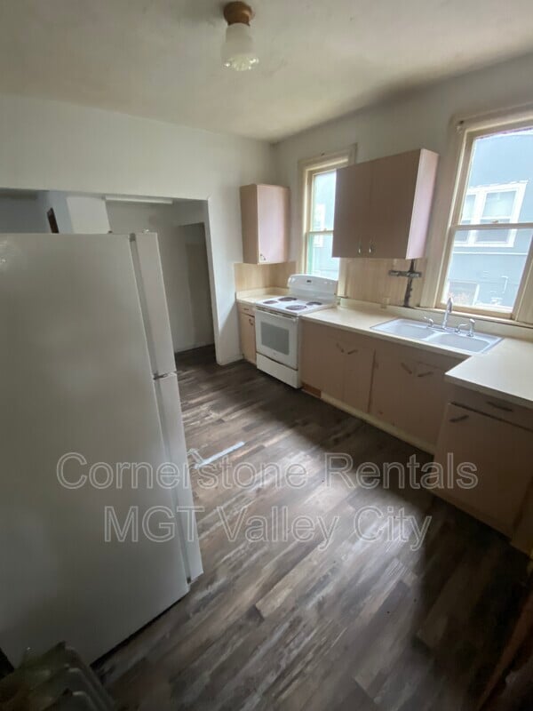 Primary Photo - 261 College St SE