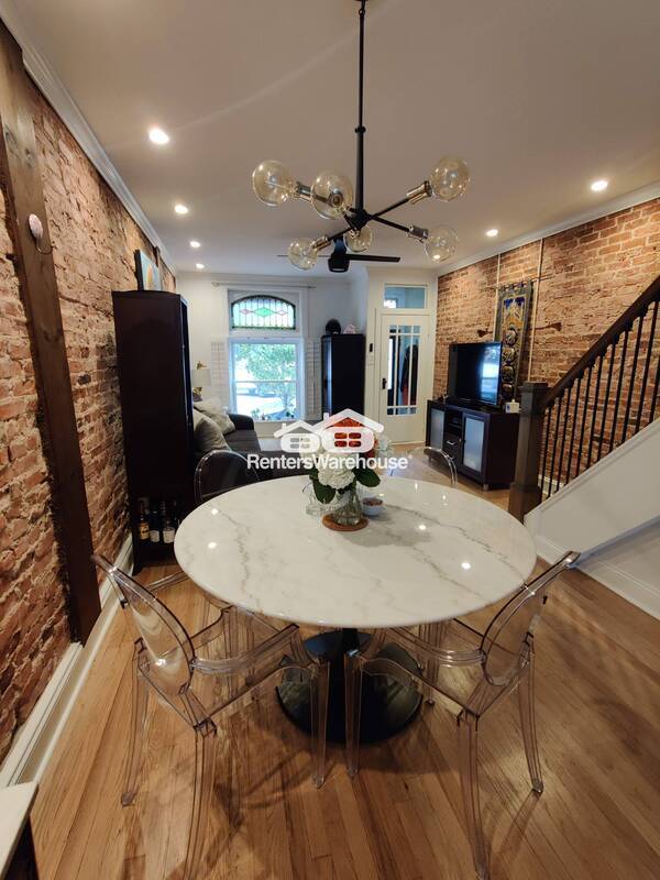 Building Photo - 510 S Kenwood Ave