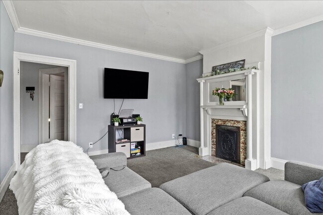 Foto del edificio - Spacious 3 Bedroom Apartment in Downtown Urbana