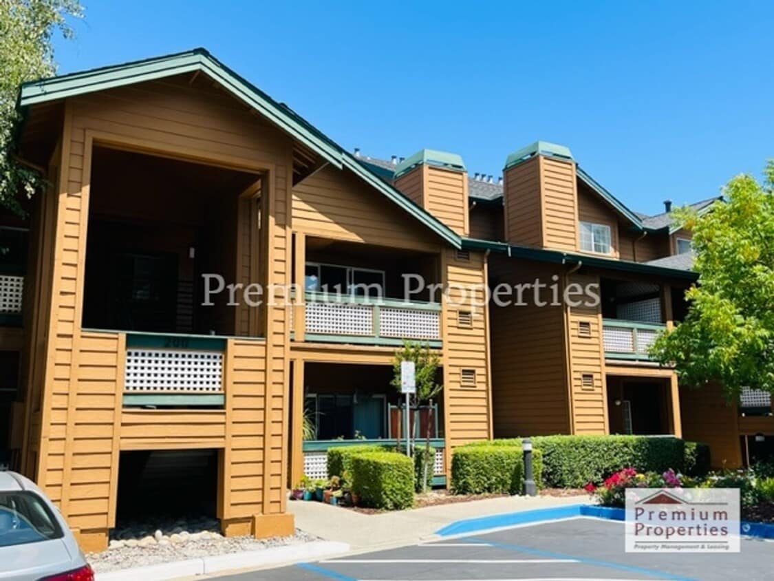 Primary Photo - Charming 3BD/3BA, Upper-Level Two-Story Co...