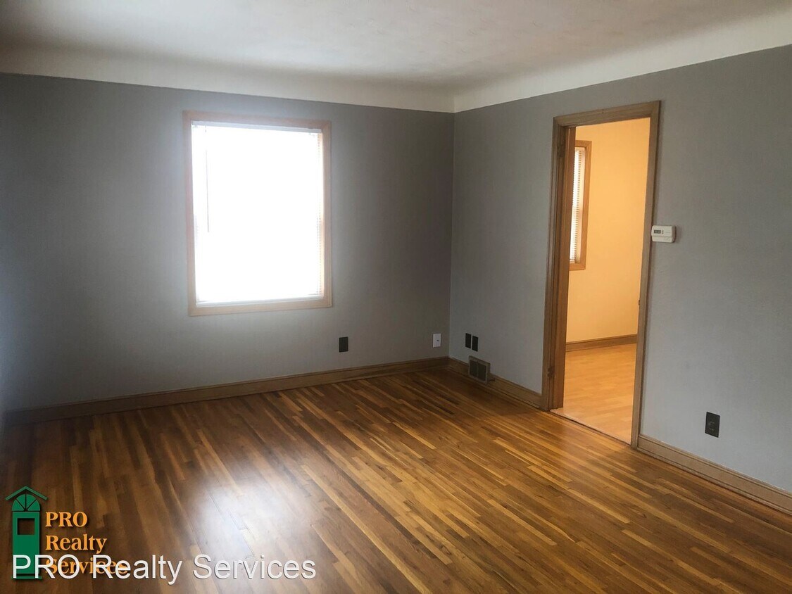 Primary Photo - 3 br, 1 bath House - 62 West Road