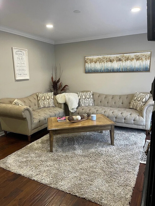 Foto principal - Room in Townhome on Cardigan Cir