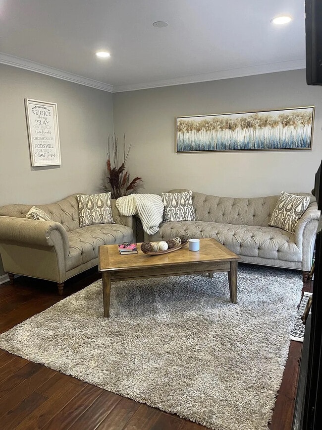 Building Photo - Room in Townhome on Cardigan Cir