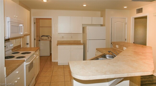 Building Photo - 203 Jack Ave N