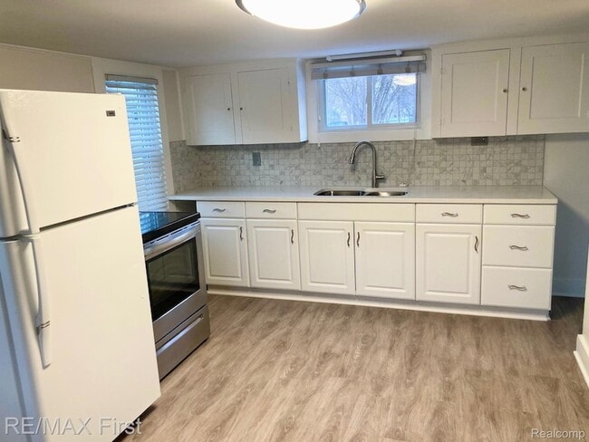 Building Photo - 611 Fairgrove Ave