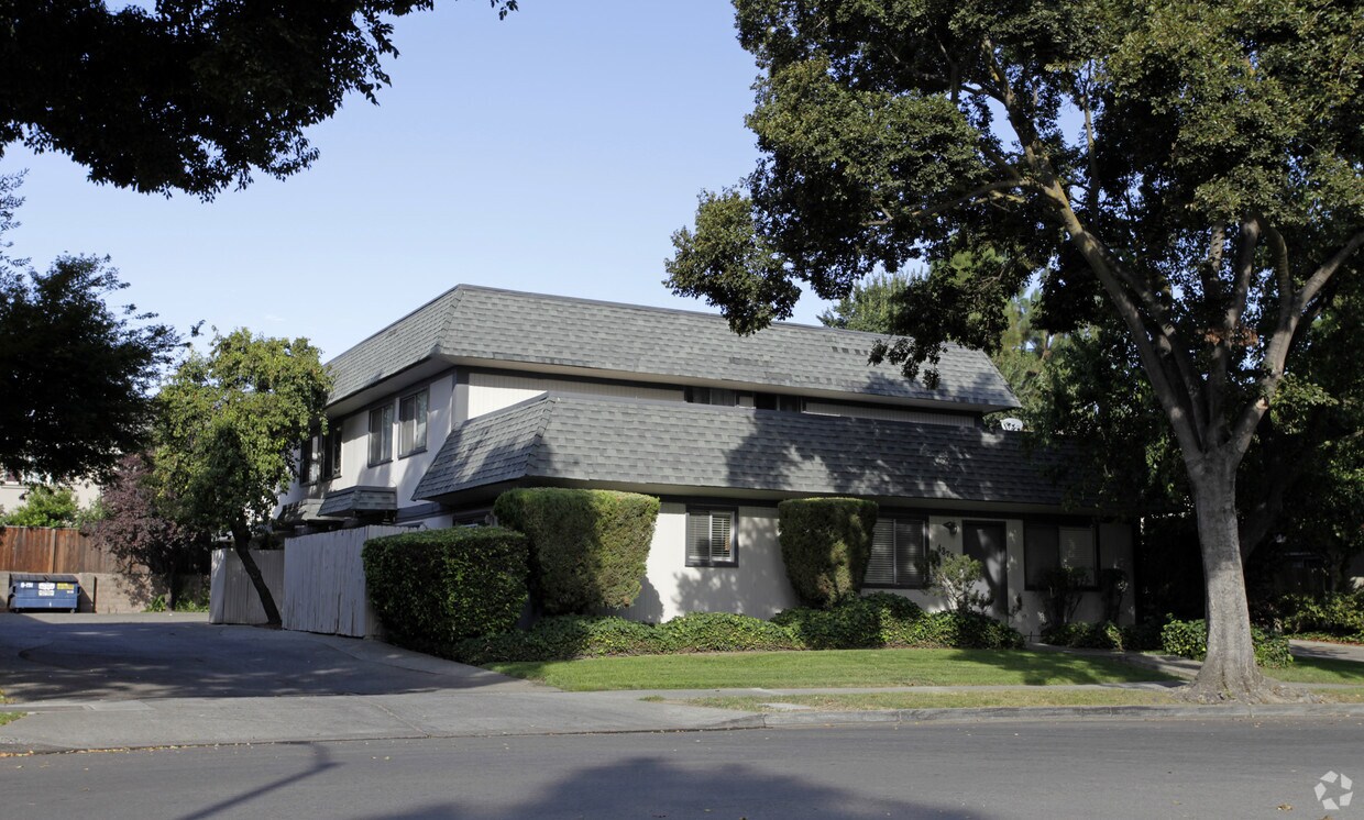 Primary Photo - 4375 Fairlands Dr