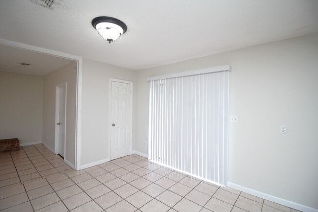 Building Photo - Hamilton Bridge Estates 3BR Brick Home Near Hwy 90, No Carpet & Open Living Space