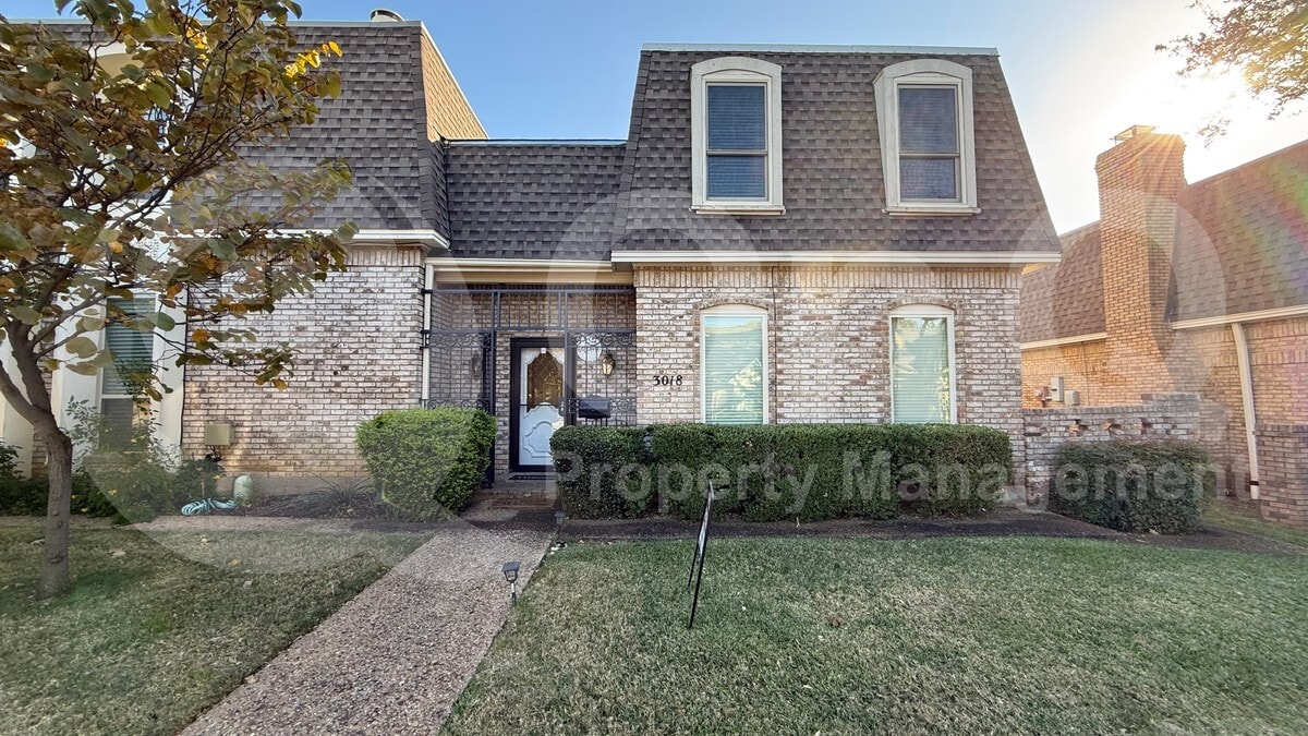 Photo - 3018 Stonehenge Lane