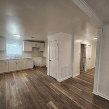 Building Photo - 308 Liston St