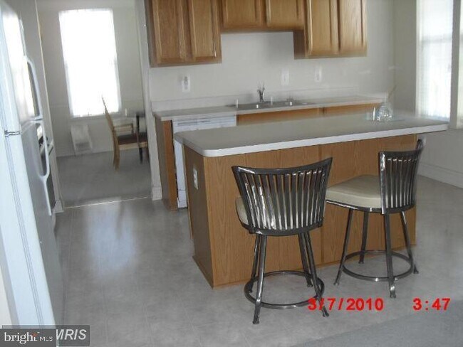 Building Photo - 5800 Clipper Ln