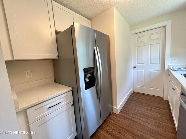 Building Photo - 10867 Bahia Dr