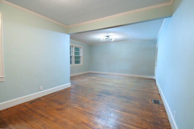 Building Photo - 134 Lausanne Dr