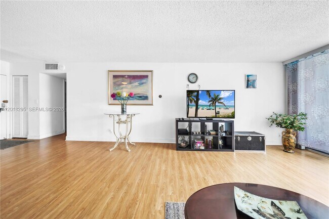 Foto del edificio - 2101 S Ocean Dr
