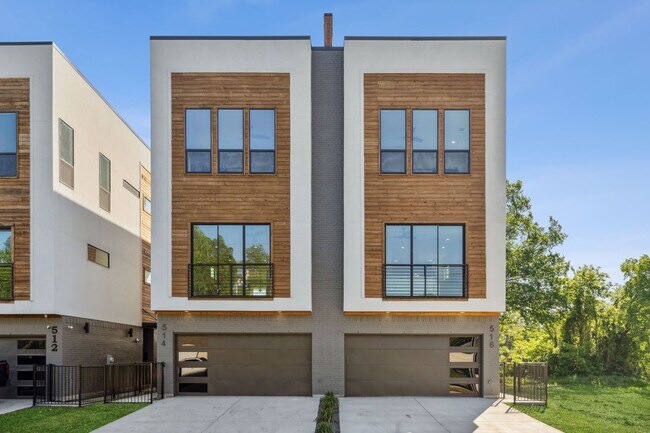 Foto del edificio - 3 Story Townhome with Roof Top Deck