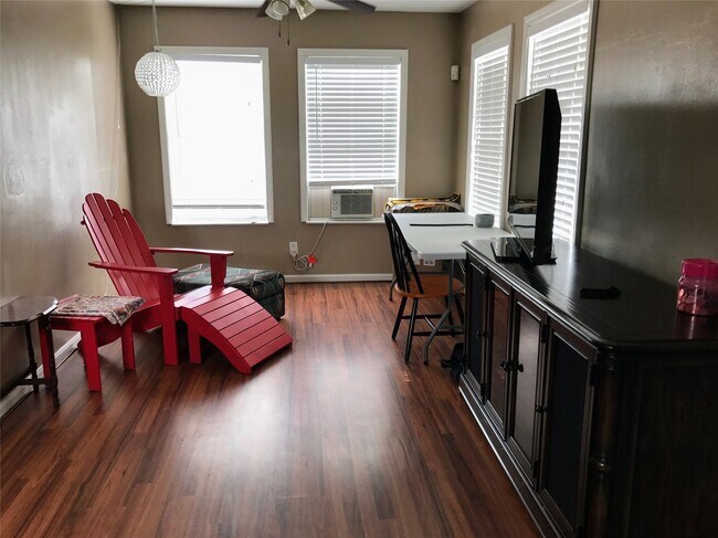 Foto del edificio - 2106 Colquitt St