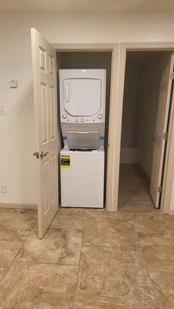 Foto del edificio - Quaint, but updated 3 bedroom, 2 bath