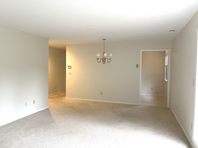 Building Photo - 451 Heritage Vlg