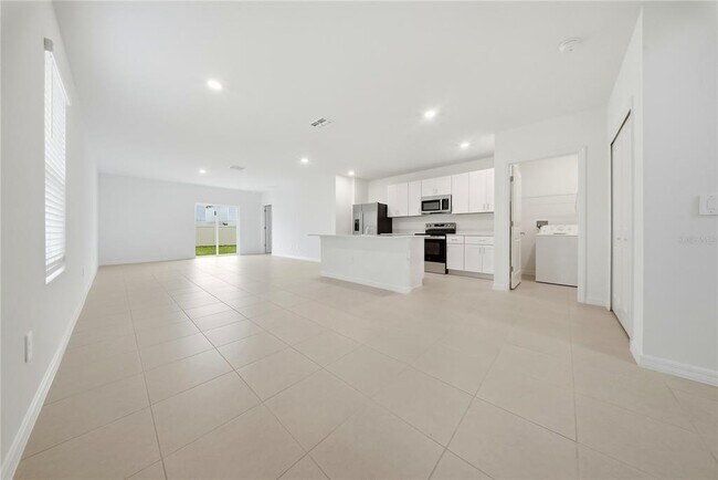 Foto del edificio - 5739 Purple Finch Ave