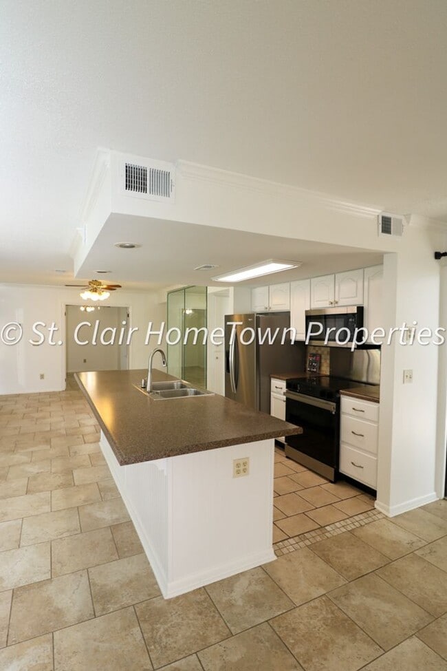 Building Photo - Beautiful Condo