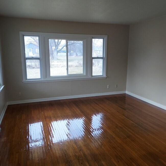 Foto del edificio - 1303 Bond Ave