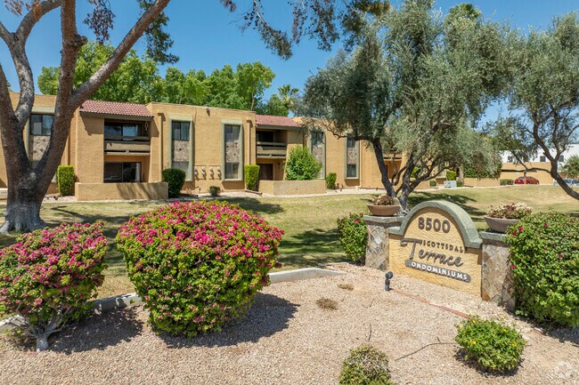 Foto del edificio - 8500 E Indian School Rd