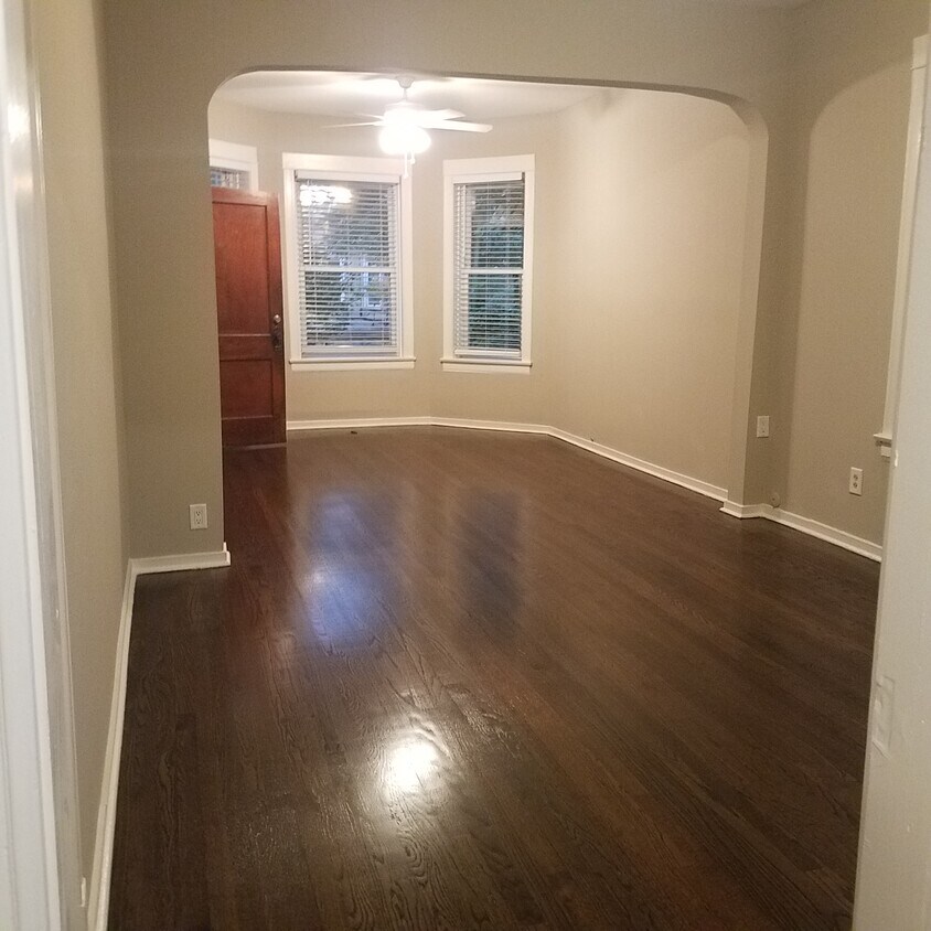 Living / dining combo - 2930 N Sacramento Ave