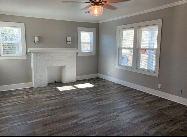 Foto del edificio - 613 W 22nd St