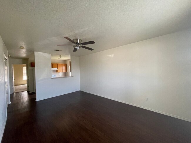 Foto del edificio - 1706 Tanner Cir