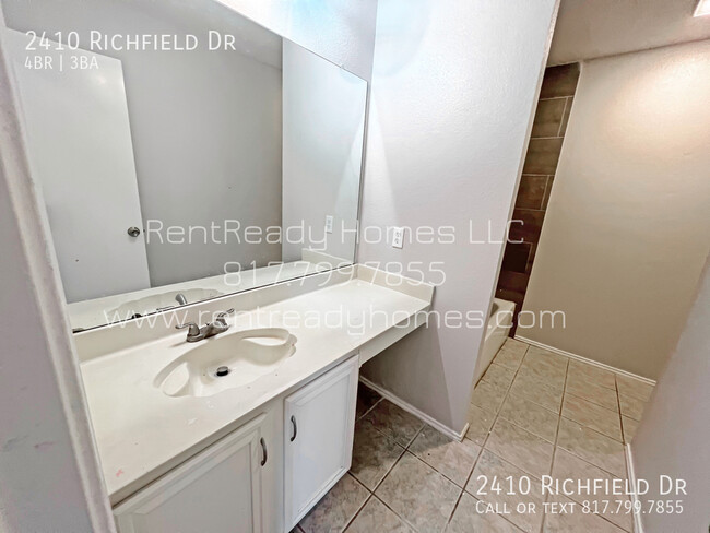 Building Photo - 2410 Richfield Dr