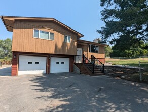 Building Photo - 2302 Garland Dr