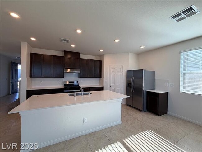 Foto del edificio - 7056 Dandelion Pk Ave