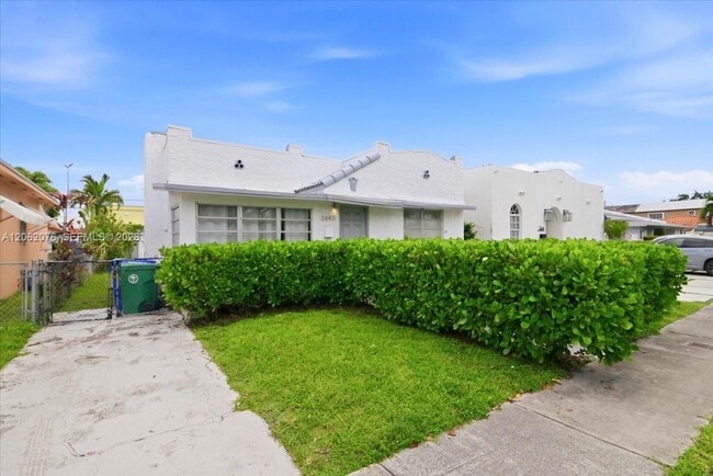 Building Photo - 3645 SW 25th Ter