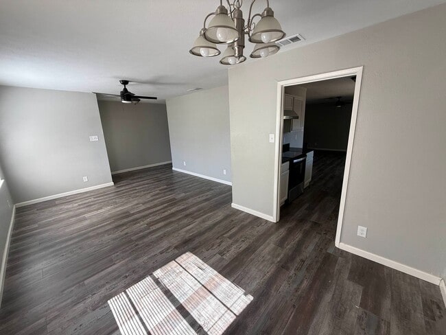 Building Photo - Beautiful 3 Bedroom House in Plano