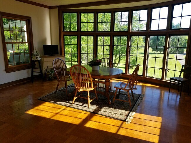 Foto del edificio - 3241 Iroquois Rd