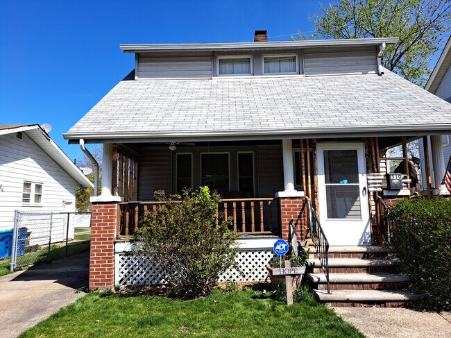 Building Photo - 510 W 28th St
