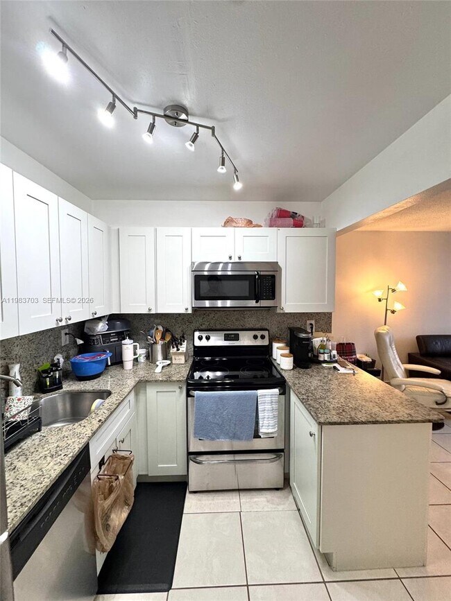 Foto del edificio - 3551 SW 9th Terrace