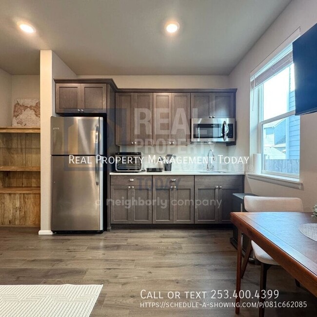 Building Photo - 3114 14th Ave NW