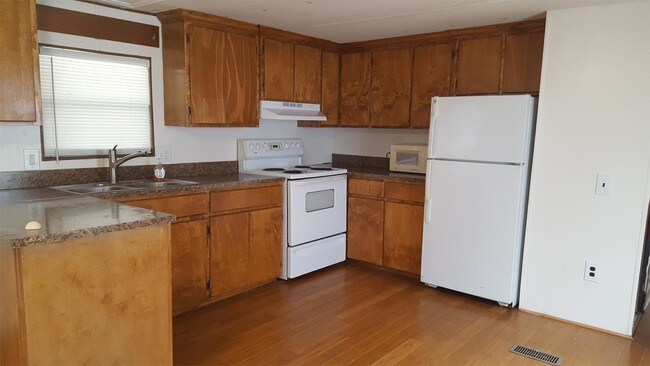 Building Photo - 625 N Bentsen Palm Dr