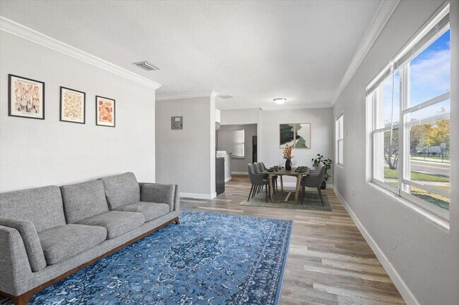 Foto del edificio - 900 N Denning Dr