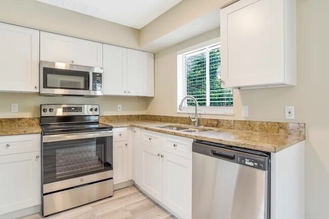 Foto del edificio - 4666 Donovan St