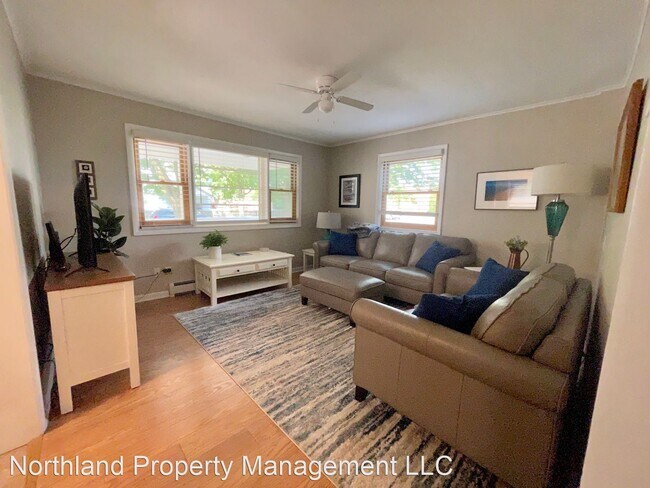 Foto del edificio - 2 br, 2 bath House - 121 S. Spruce St Fron...