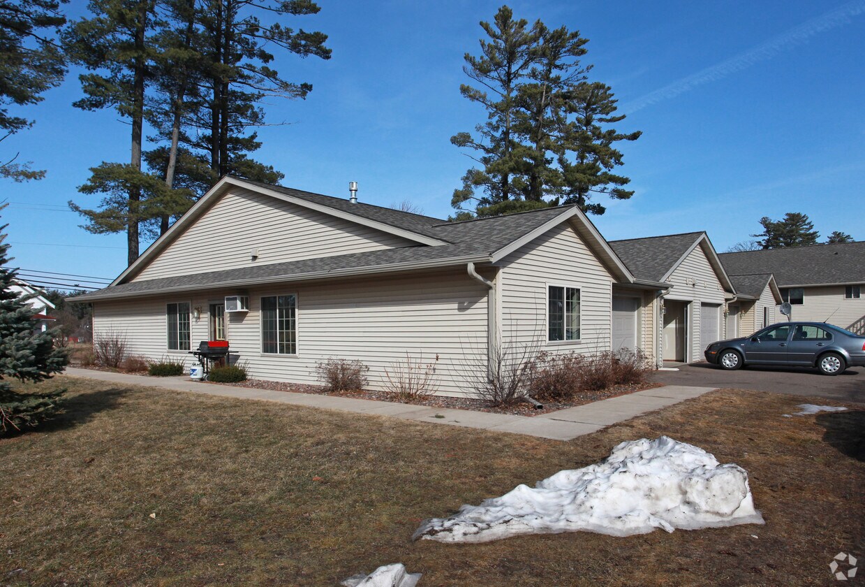 2904 Wilson St, Menomonie, WI 54751 Apartments in Menomonie, WI