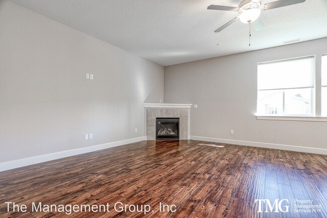 Building Photo - 3 br, 2.5 bath House - 3536 NE Spruce Drive