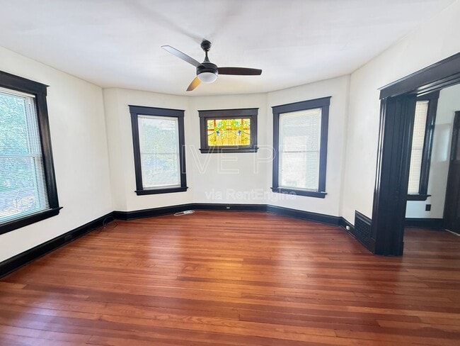Building Photo - 2418 Robertson Ave
