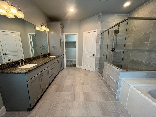 Foto del edificio - Stunning 3-story, 3 bedroom, 3.5 baths!! M...