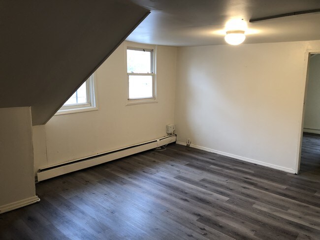 Foto del edificio - 318 E 1st Ave